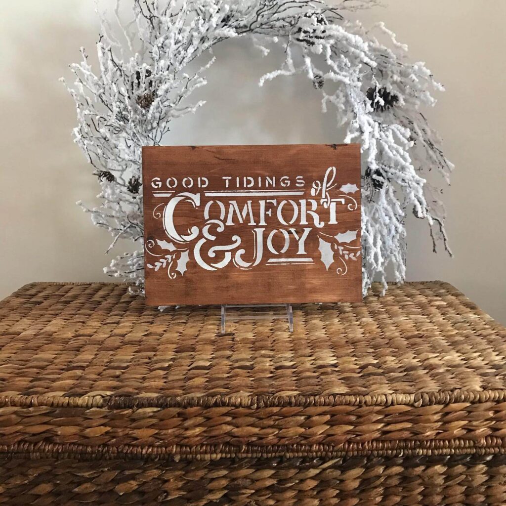 Small Space Christmas Decorating Ideas That Pop 29