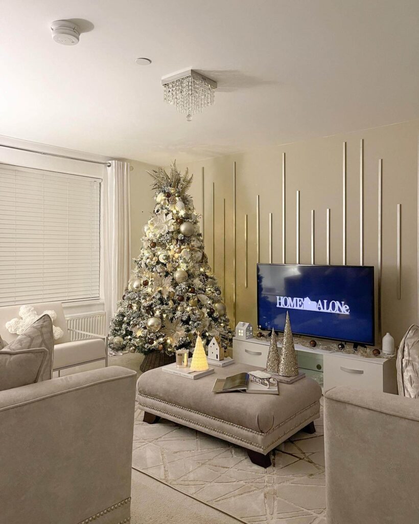 Christmas Living Room Ideas for a Festive Home 3