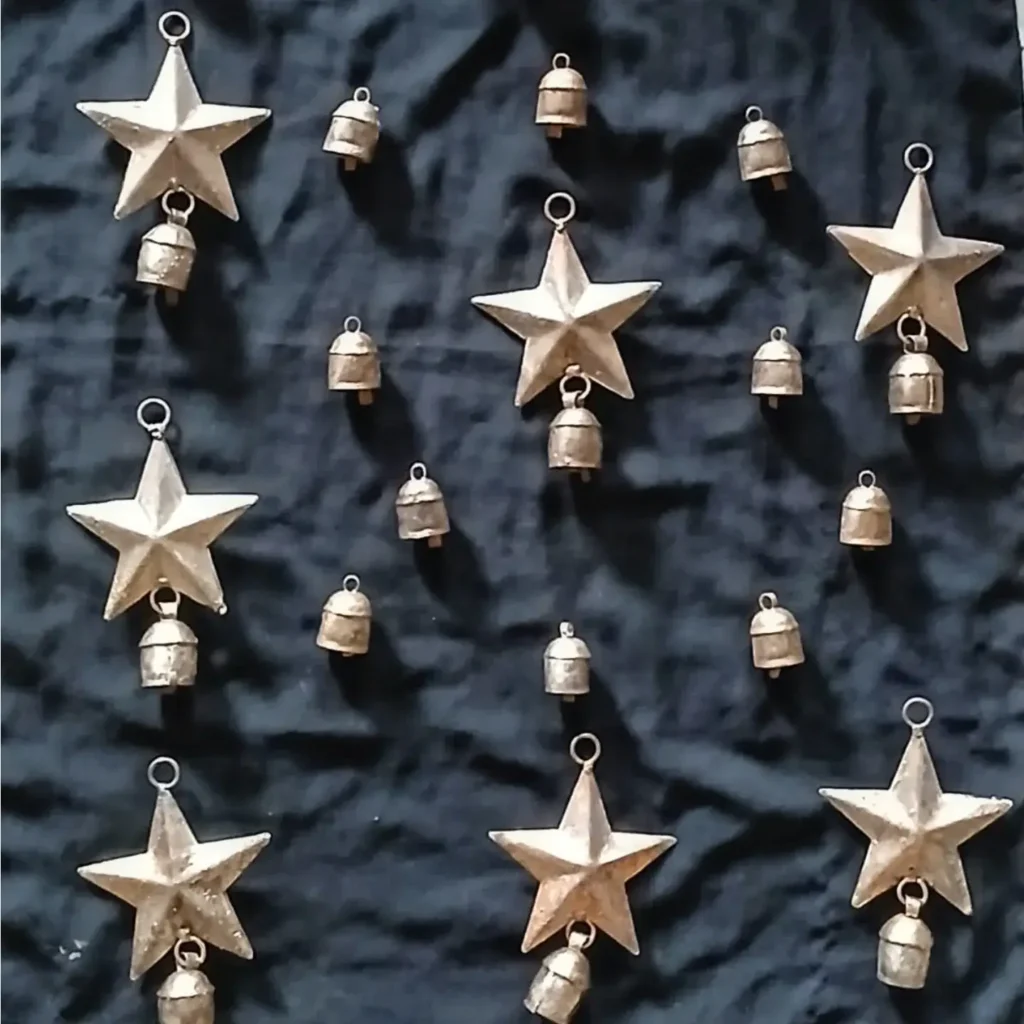 Small Space Christmas Decorating Ideas That Pop 3