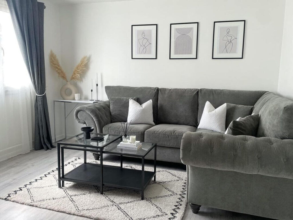 Small Living Room Layouts That Maximize Space 3