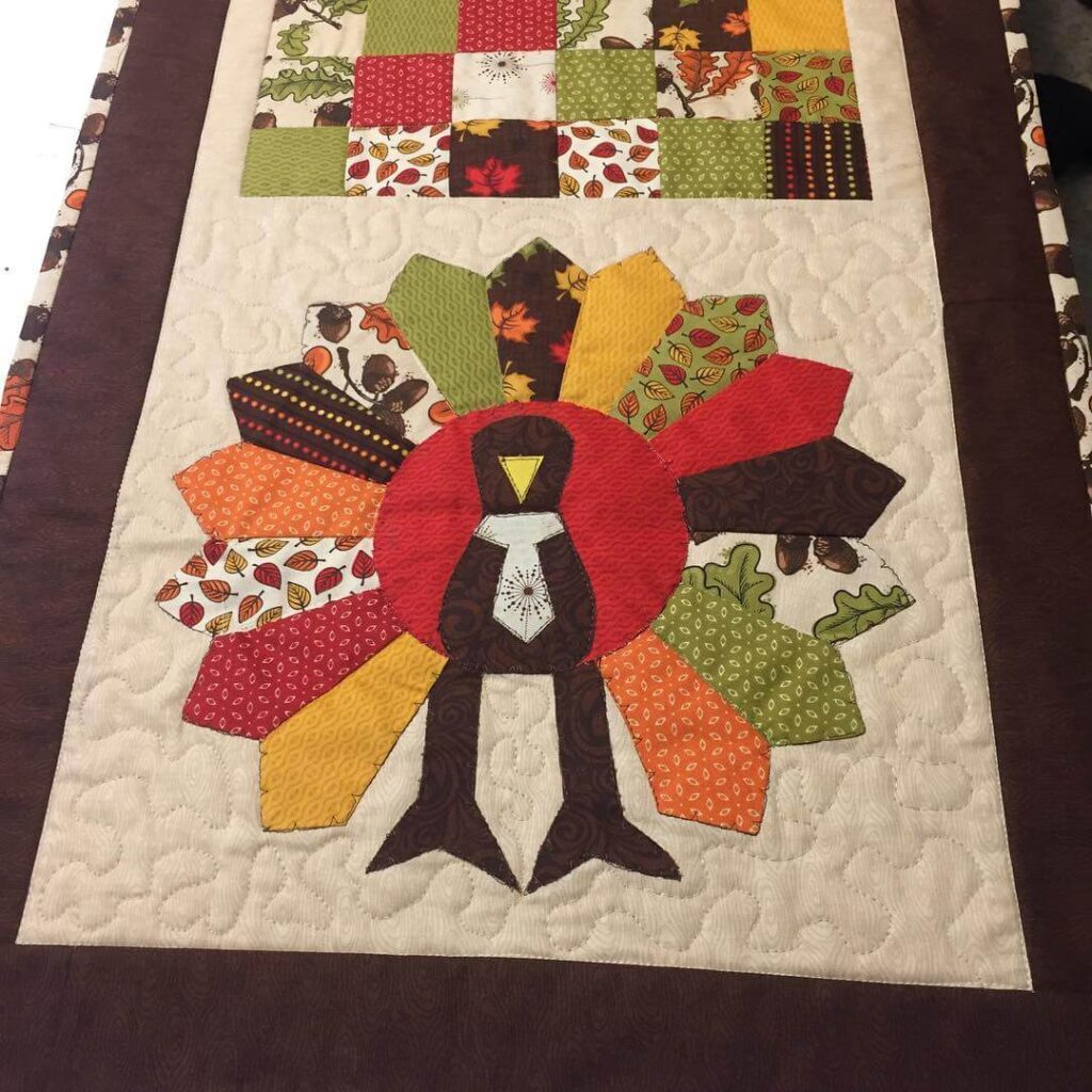 Thanksgiving Table Runner Ideas & Inspiration 3