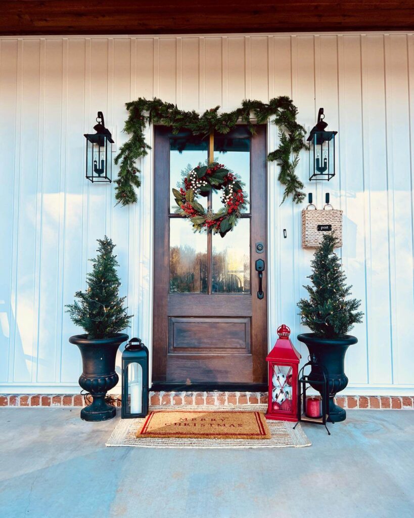 Front Porch Christmas Decor Ideas to Try Now 3