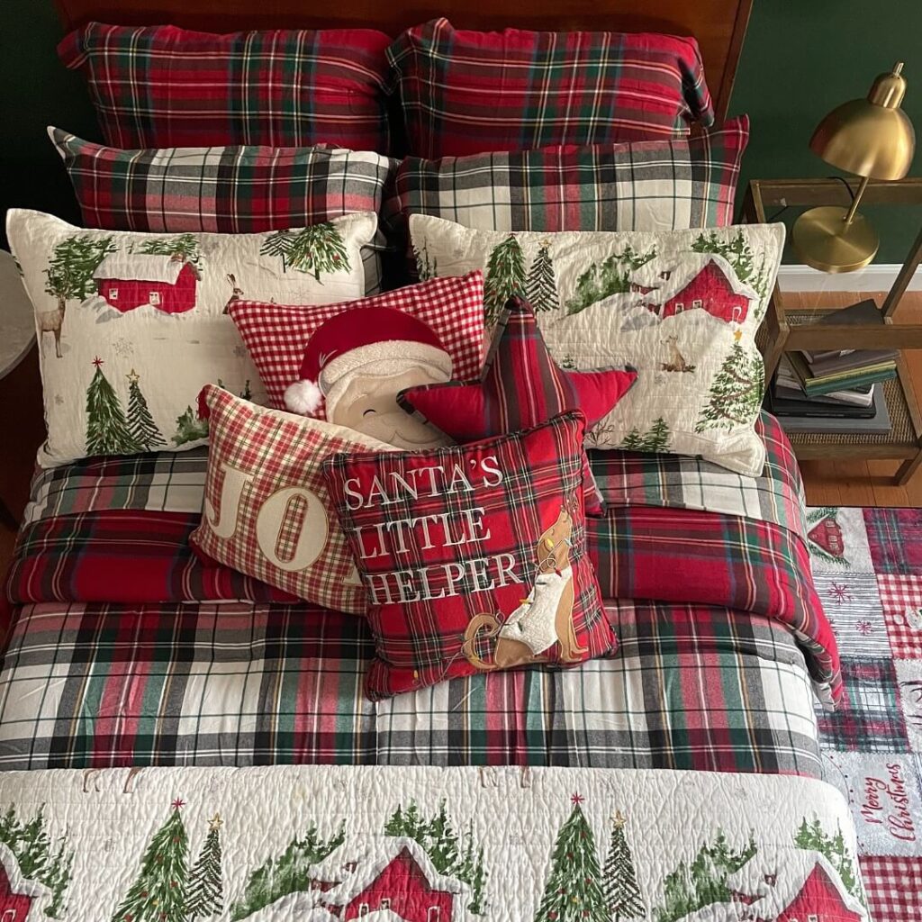 Christmas Bedding Ideas for a Festive Bedroom 3