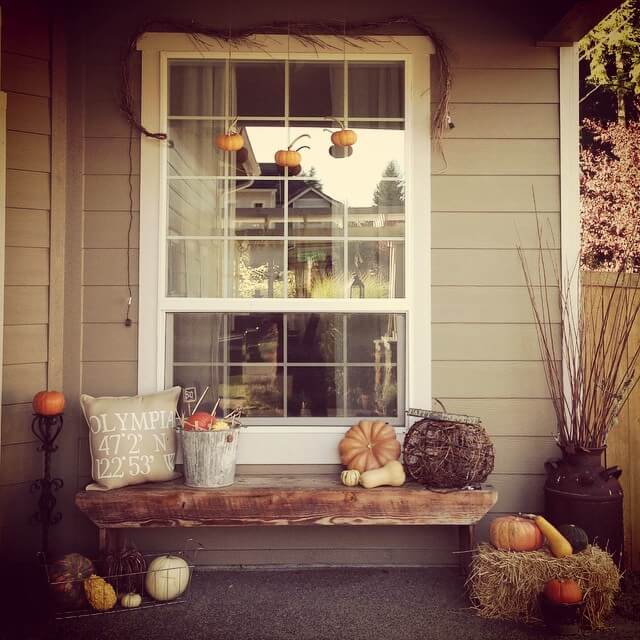 Thanksgiving Porch Decor Ideas to Welcome Fall 3