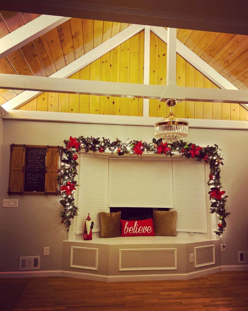Glam Christmas Decor Ideas for a Luxe Look 30