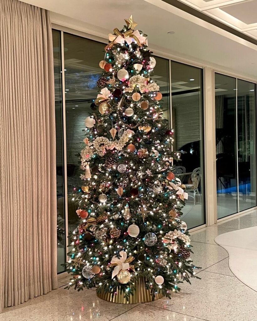 Christmas Tree Decor Ideas for Every Style 30