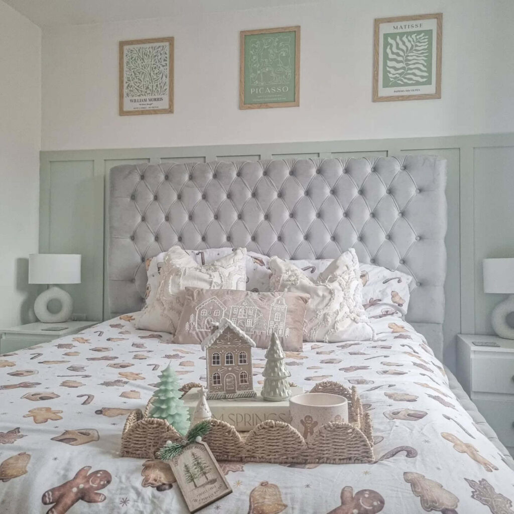 Christmas Bedding Ideas for a Festive Bedroom 31
