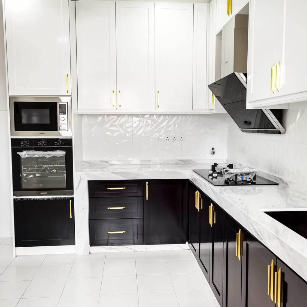 Two-Tone Kitchen Cabinet Ideas to Try Now 31