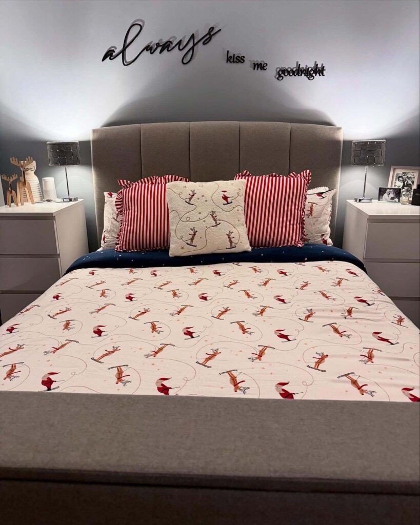Christmas Bedding Ideas for a Festive Bedroom 32