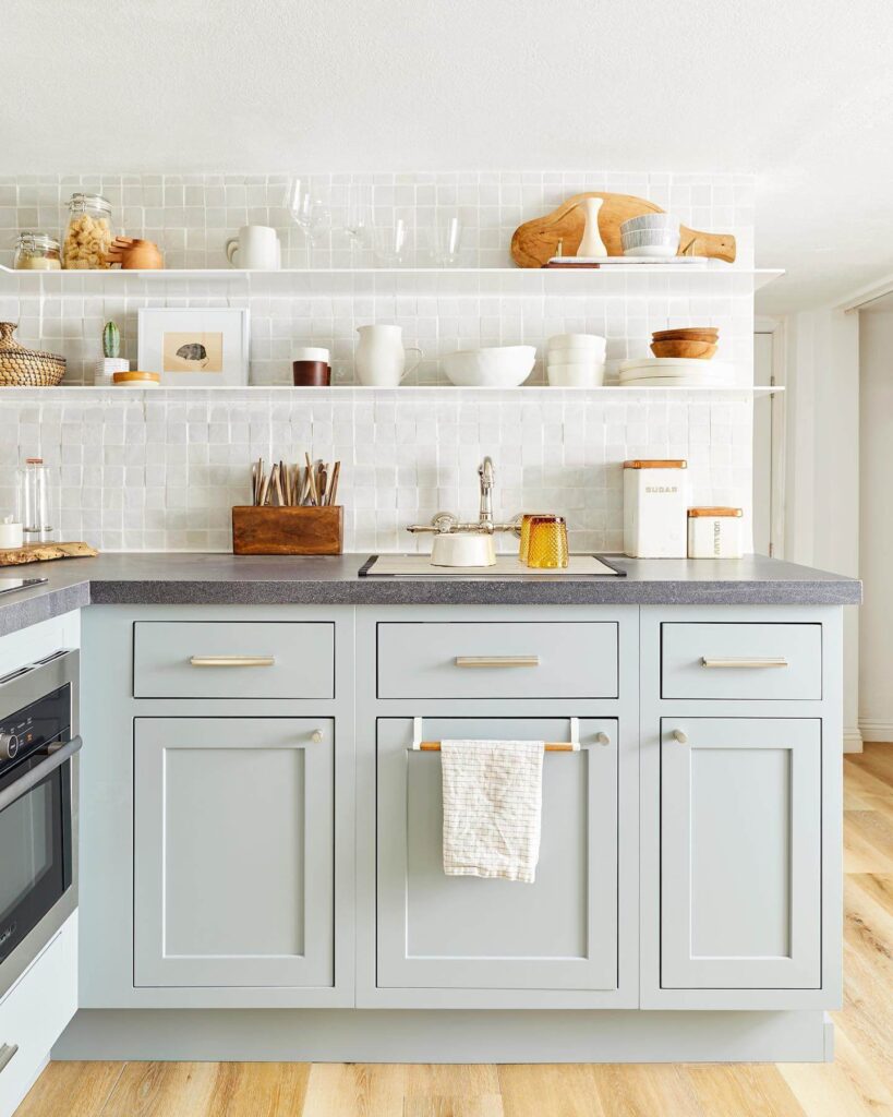 Trending Kitchen Cabinet Colors to Try Now 32