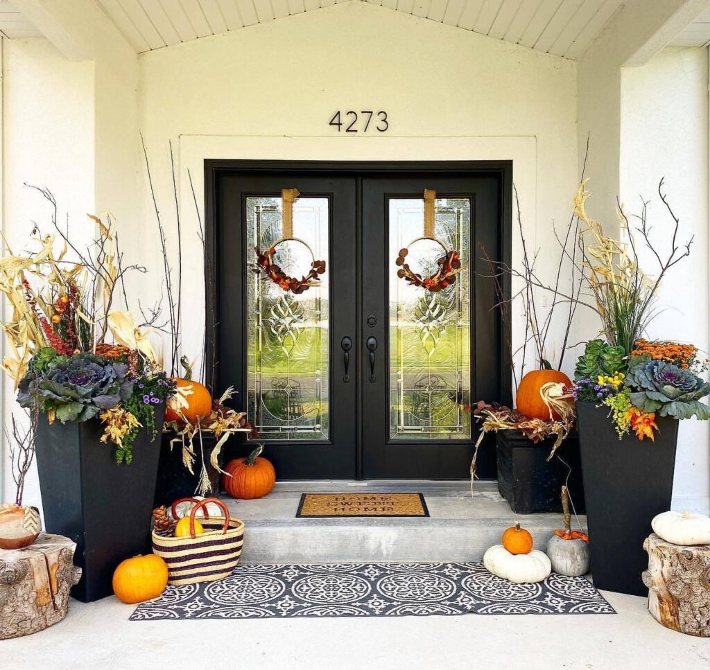 Thanksgiving Porch Decor Ideas to Welcome Fall 32