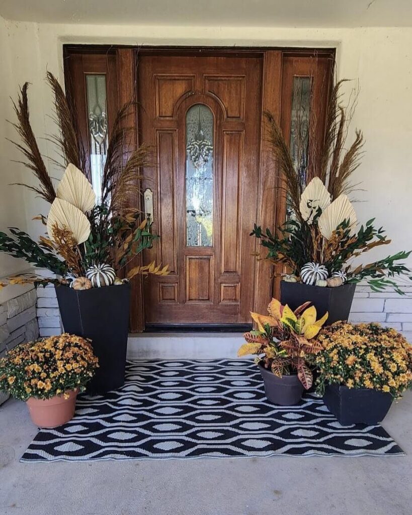 Thanksgiving Porch Decor Ideas to Welcome Fall 33