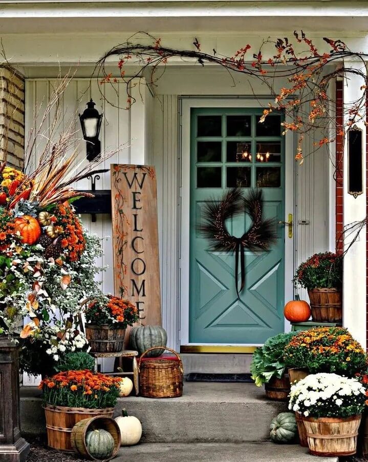 Thanksgiving Porch Decor Ideas to Welcome Fall 34