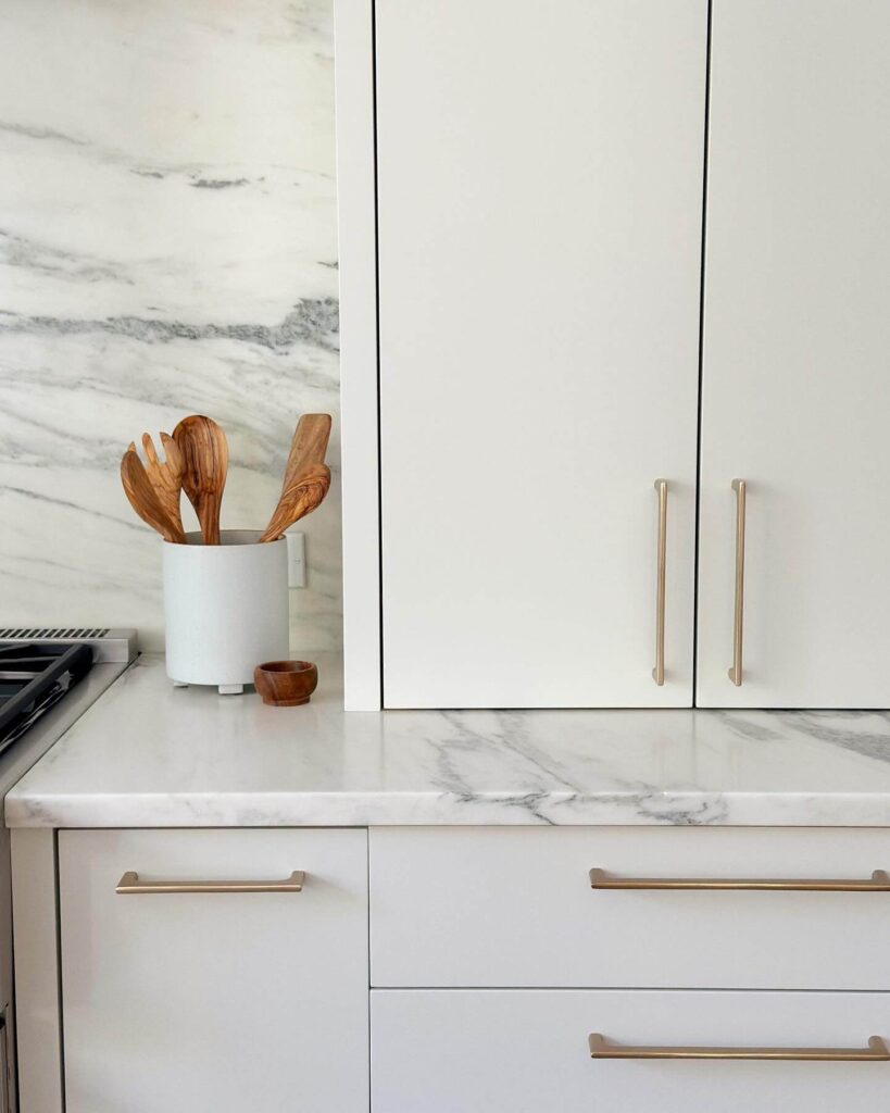 Trending Kitchen Cabinet Colors to Try Now 35