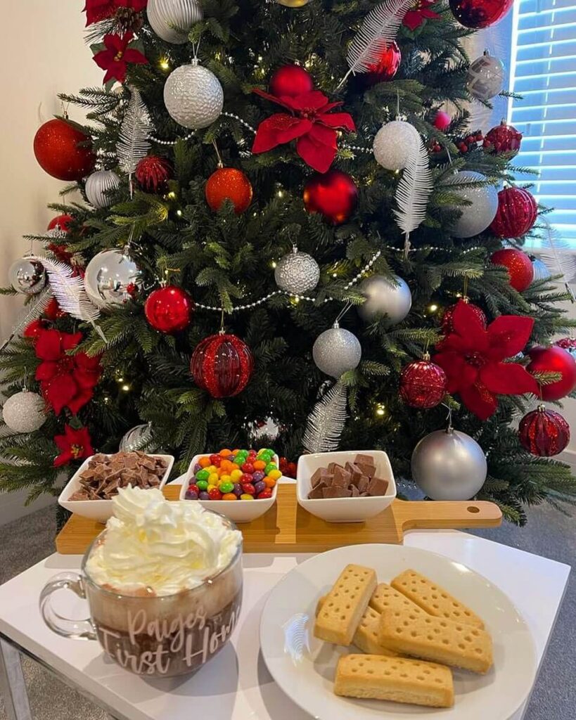 Glam Christmas Decor Ideas for a Luxe Look 35