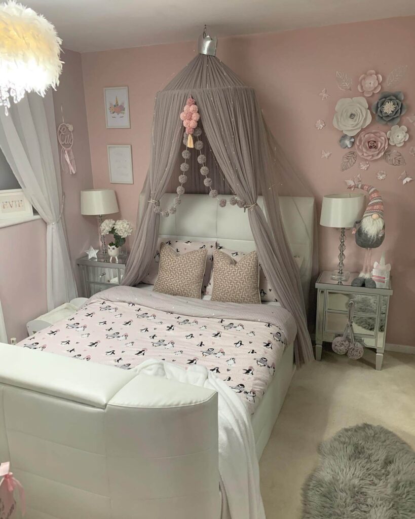 Christmas Bedding Ideas for a Festive Bedroom 35