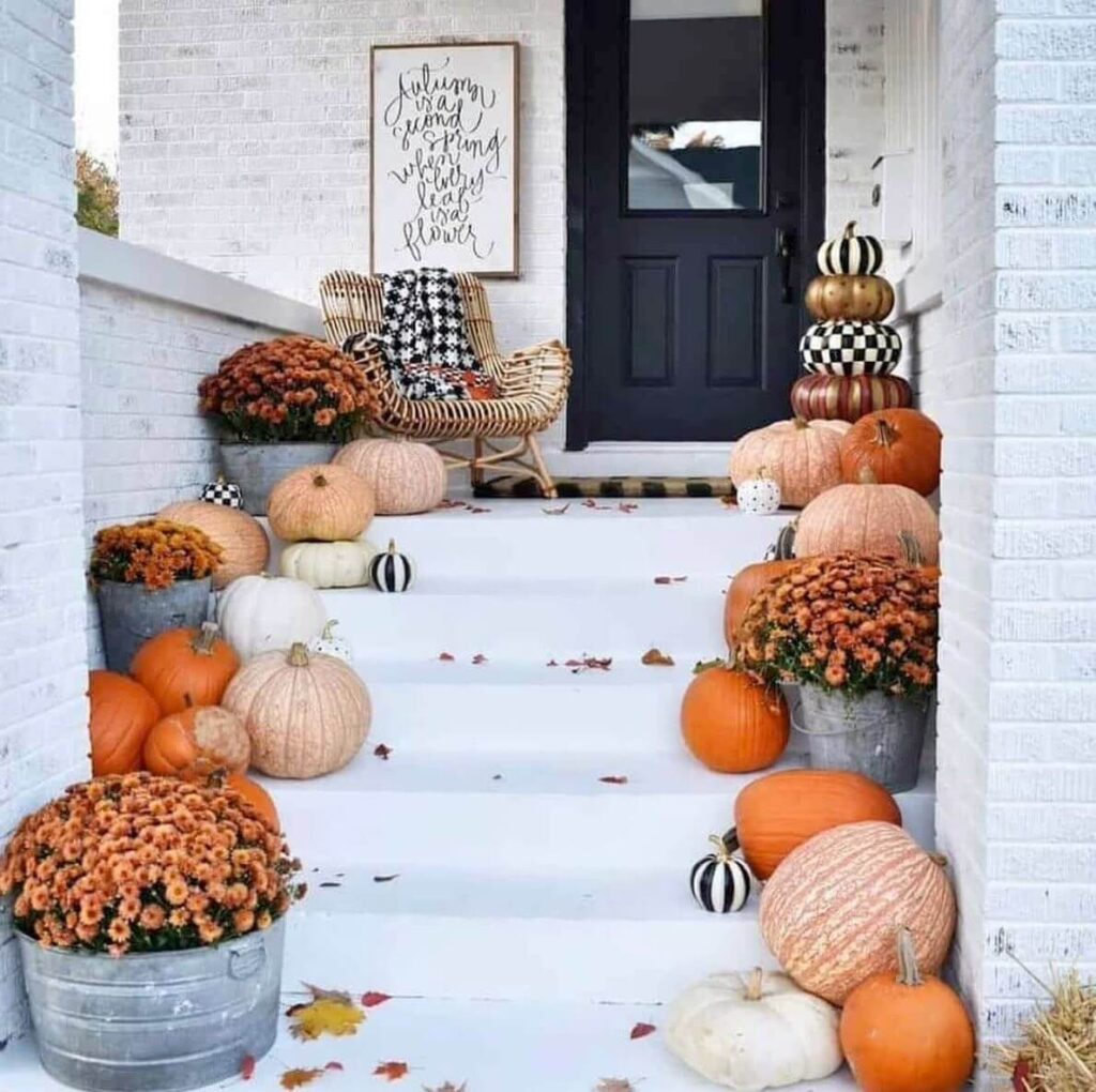 Thanksgiving Porch Decor Ideas to Welcome Fall 35