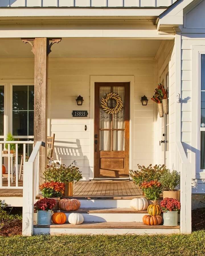 Thanksgiving Porch Decor Ideas to Welcome Fall 36
