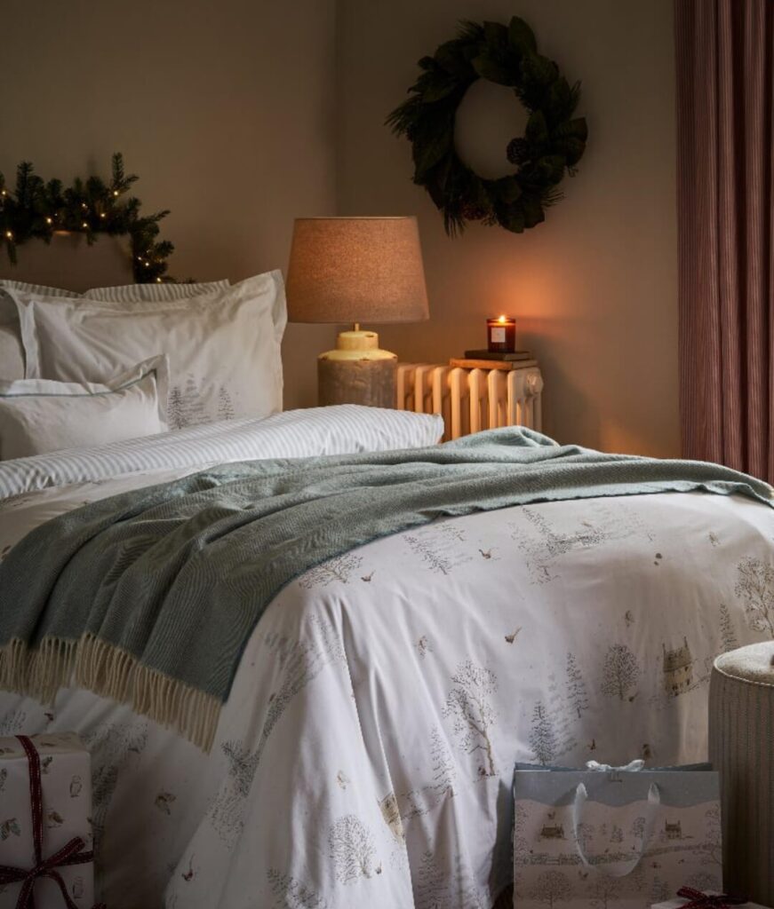 Christmas Bedding Ideas for a Festive Bedroom 37