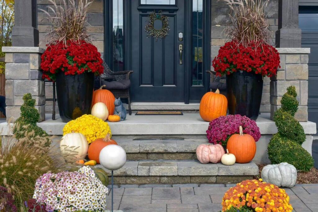 Thanksgiving Porch Decor Ideas to Welcome Fall 37