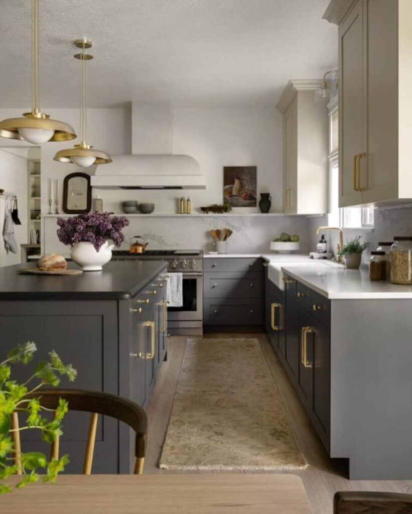 Trending Kitchen Cabinet Colors to Try Now 38