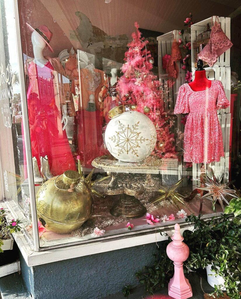 Pink Christmas Decor Ideas You’ll Love 4