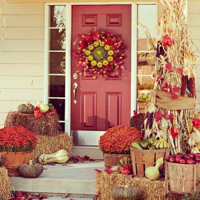 Thanksgiving Porch Decor Ideas to Welcome Fall 4