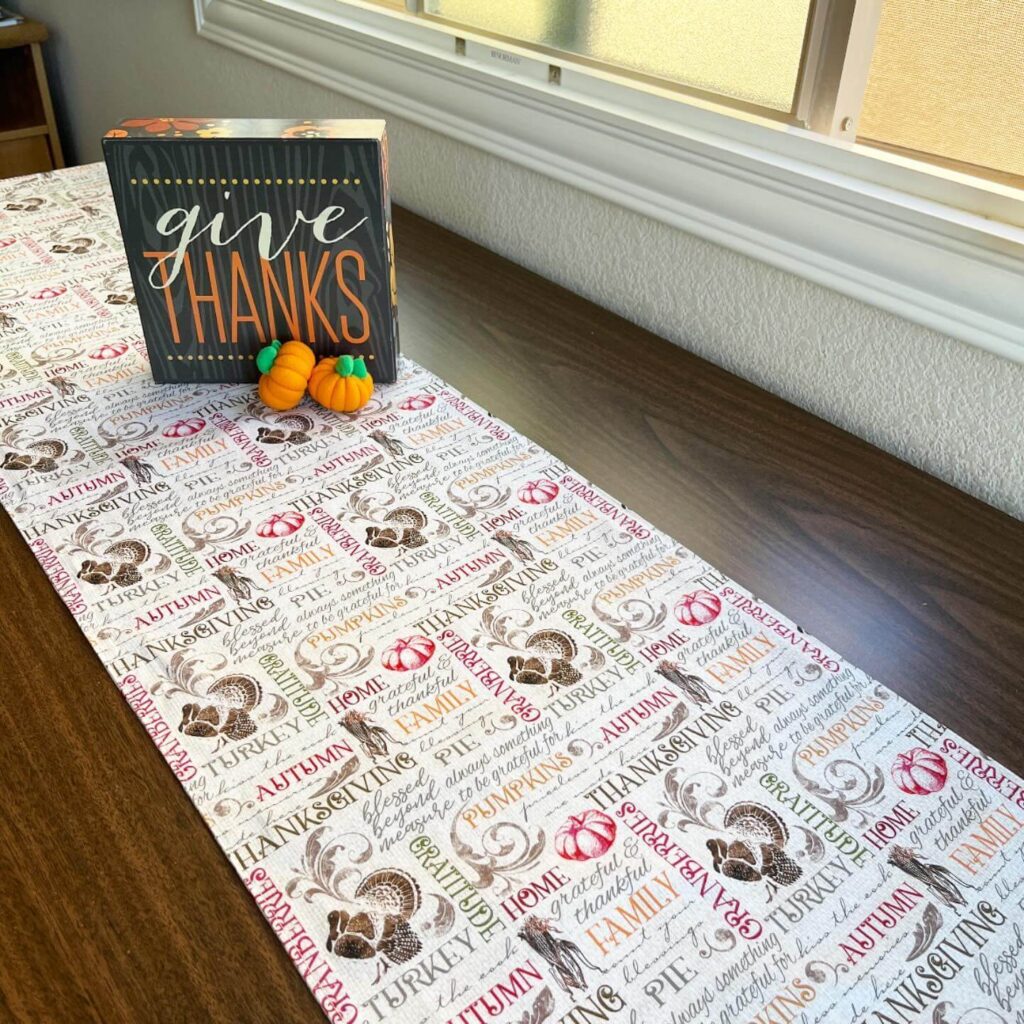 Thanksgiving Table Runner Ideas & Inspiration 4