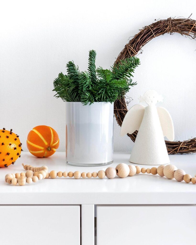 Minimalist Christmas Decor Ideas for a Calm Holiday 5