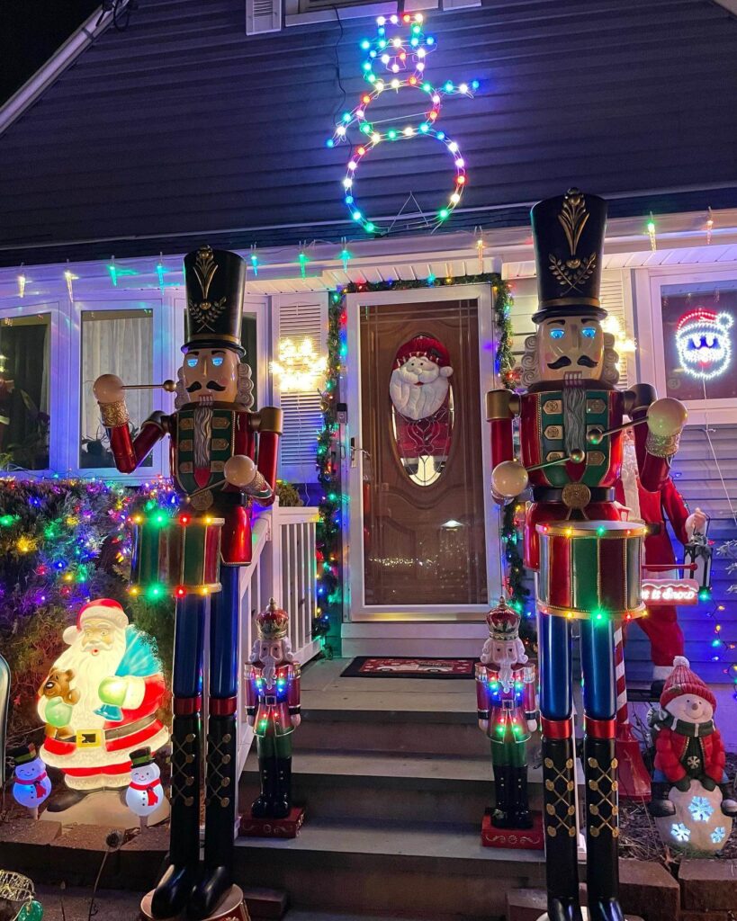 Christmas Outdoor Decorating Ideas to Wow 5