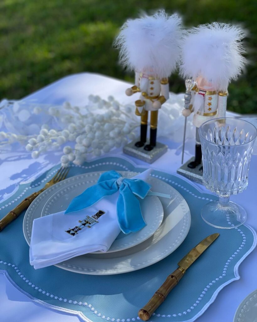 Blue and White Christmas Decor Ideas to Try 5