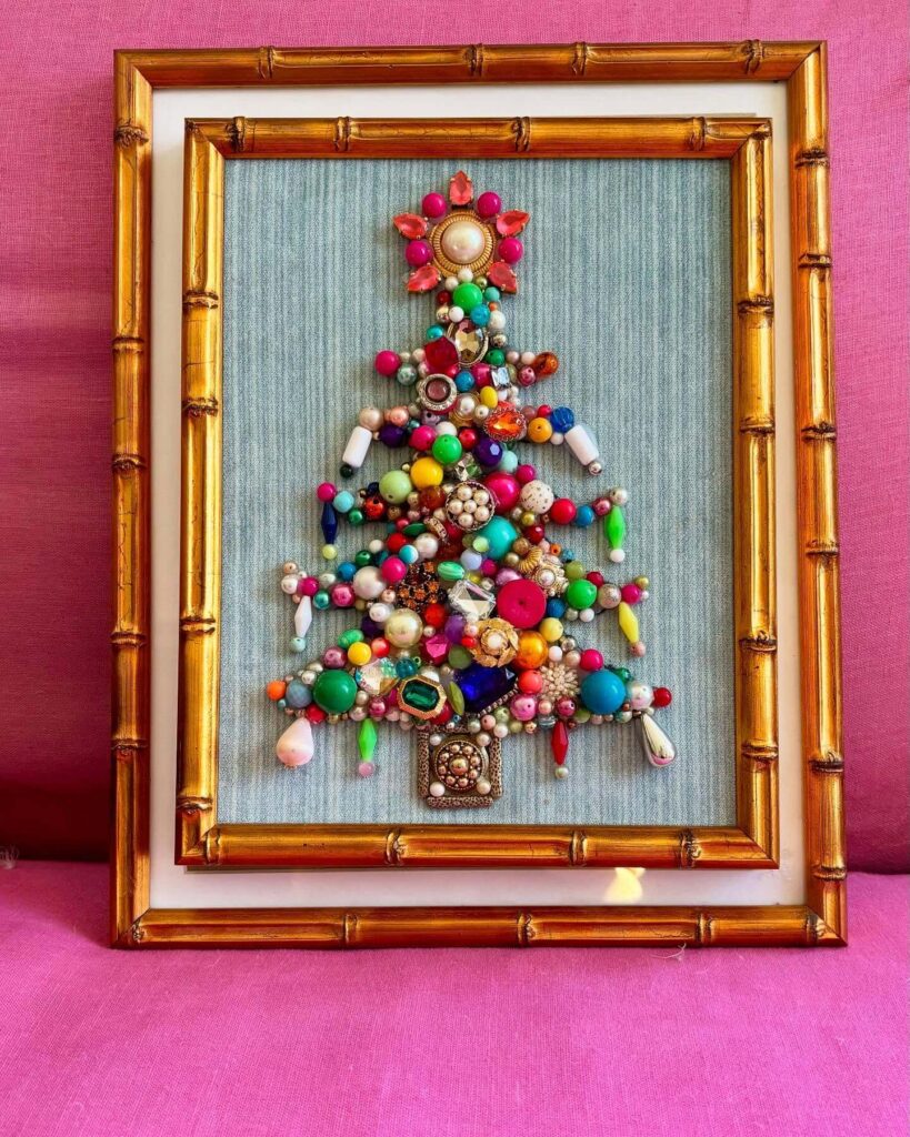 Small Space Christmas Decorating Ideas That Pop 5