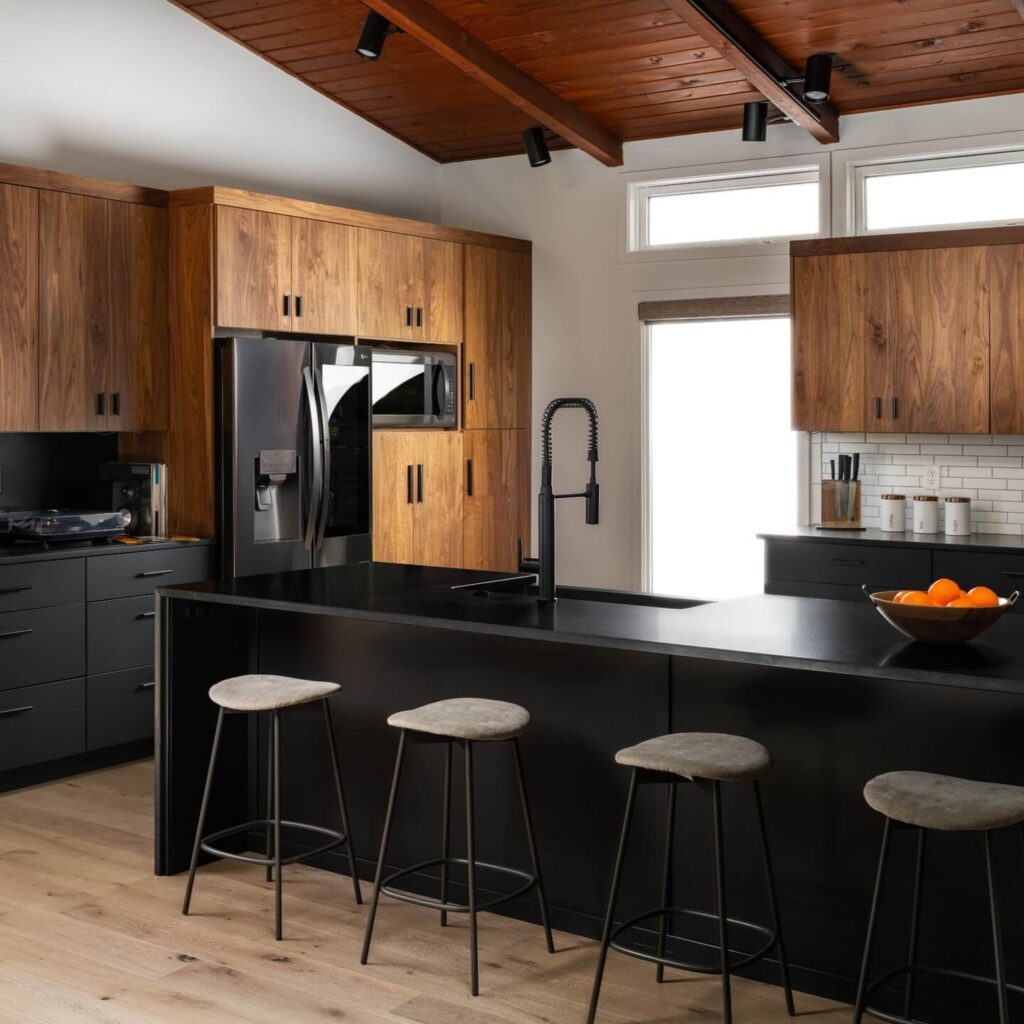 Two-Tone Kitchen Cabinet Ideas to Try Now 6