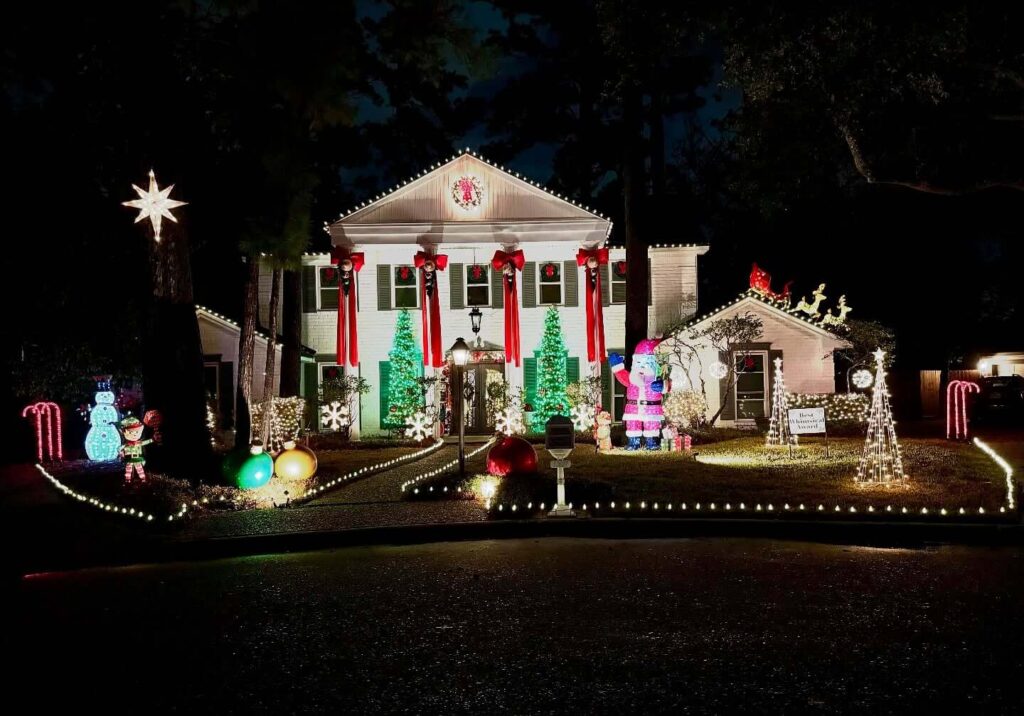 Christmas Outdoor Decorating Ideas to Wow 6
