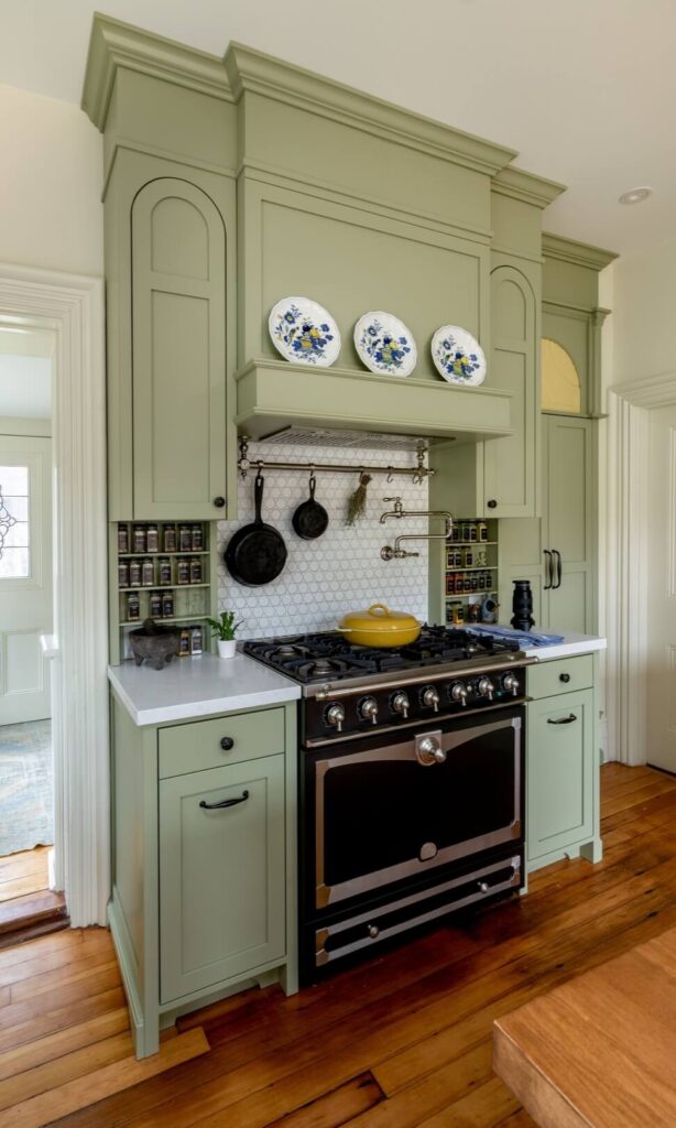 Trending Kitchen Cabinet Colors to Try Now 6