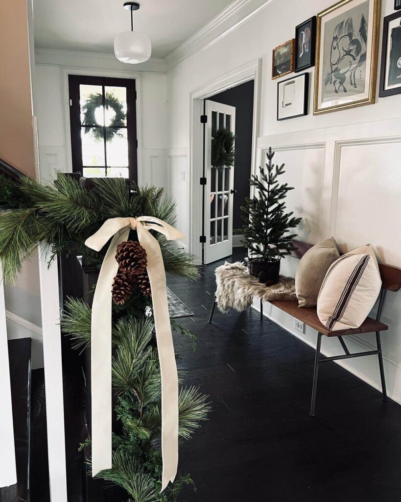 Christmas Entryway Ideas to Welcome Guests 7