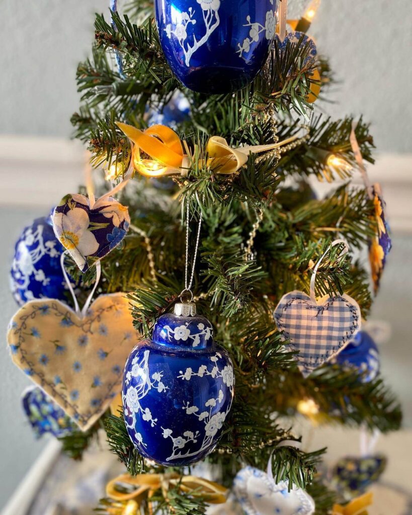Blue and White Christmas Decor Ideas to Try 7