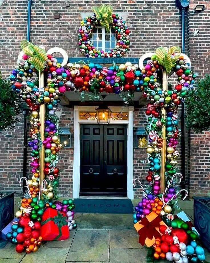 Front Porch Christmas Decor Ideas to Try Now 7