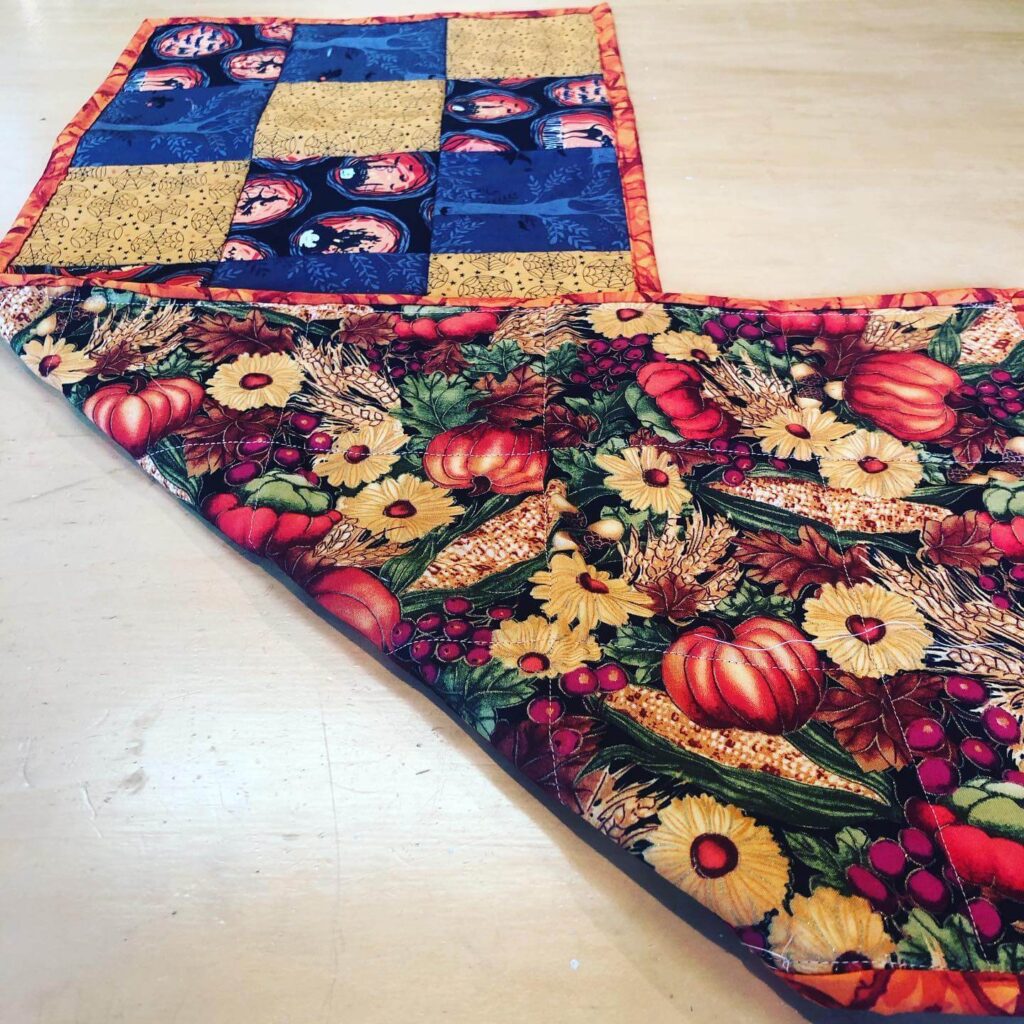 Thanksgiving Table Runner Ideas & Inspiration 7