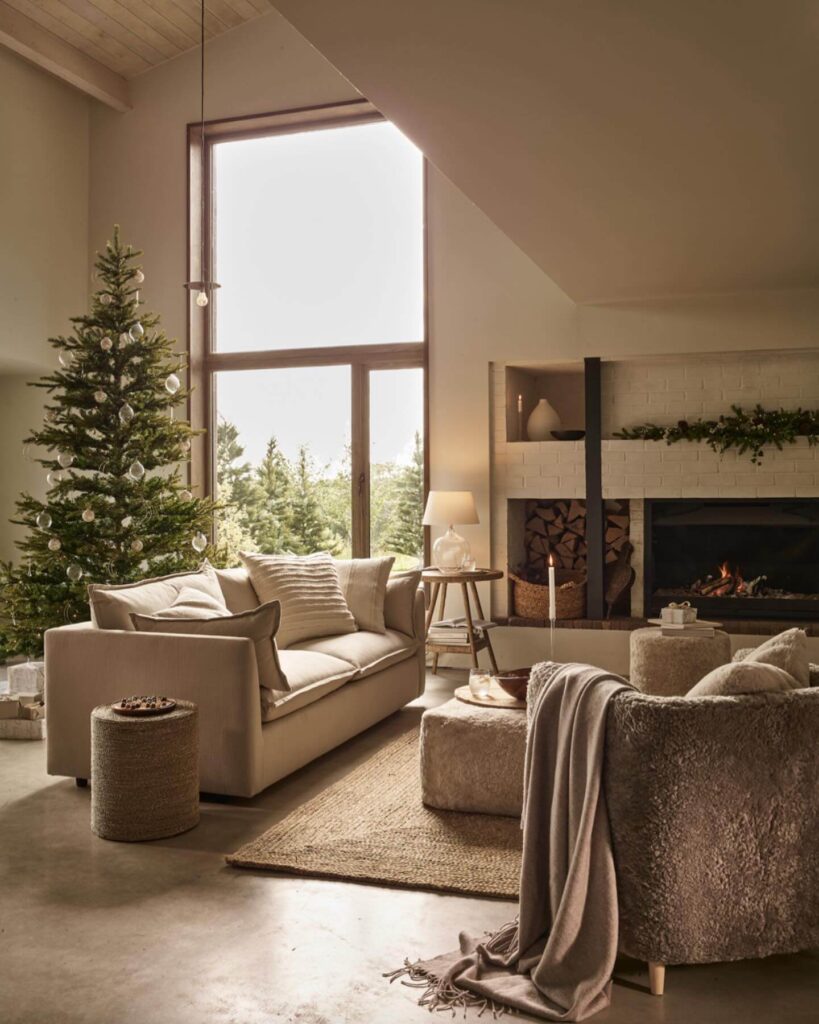 Christmas Living Room Ideas for a Festive Home 7