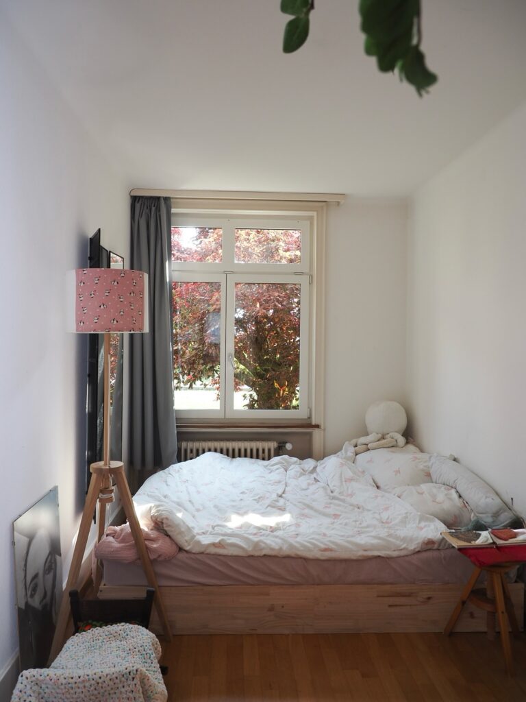 Curtain Color Ideas to Refresh Any Room 8