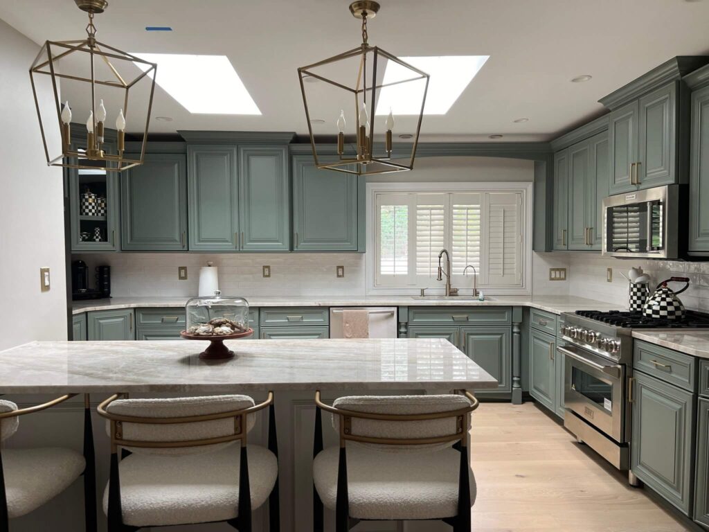 Two-Tone Kitchen Cabinet Ideas to Try Now 8