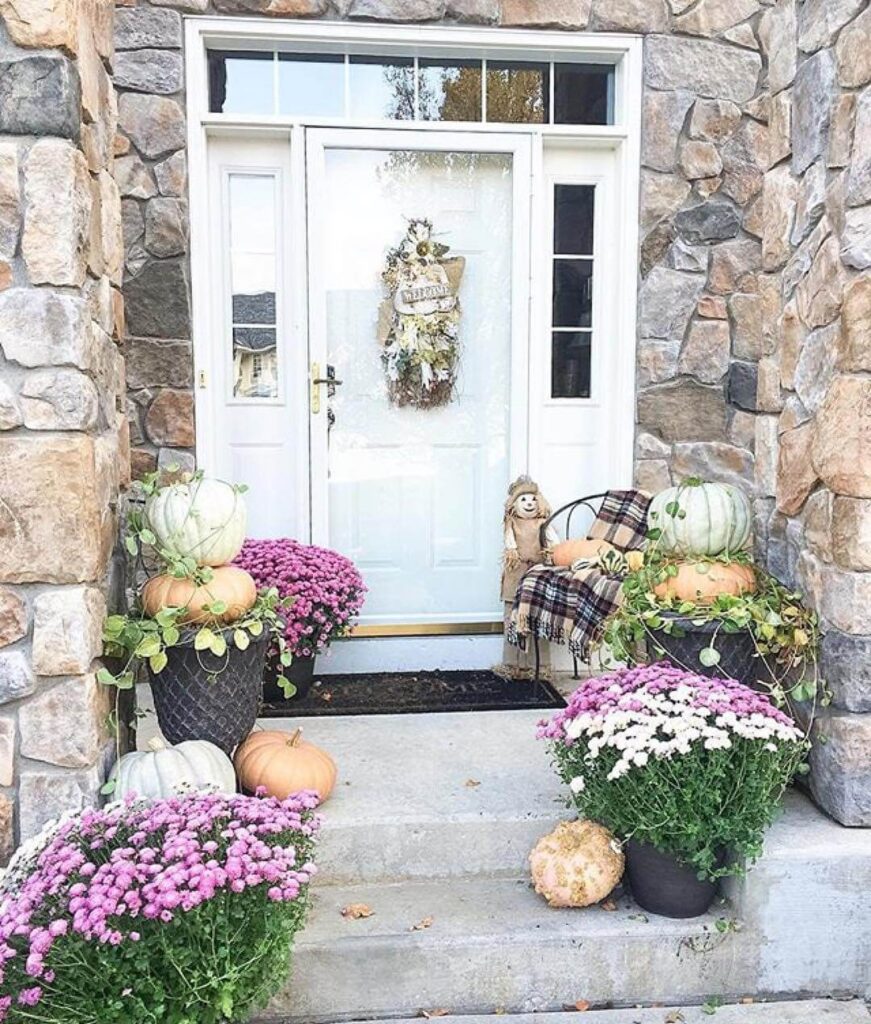 Thanksgiving Porch Decor Ideas to Welcome Fall 8