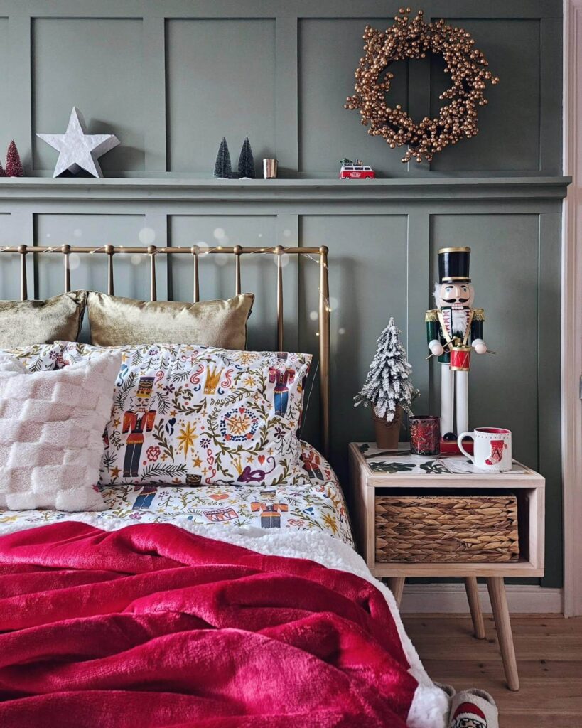 Christmas Bedding Ideas for a Festive Bedroom 8