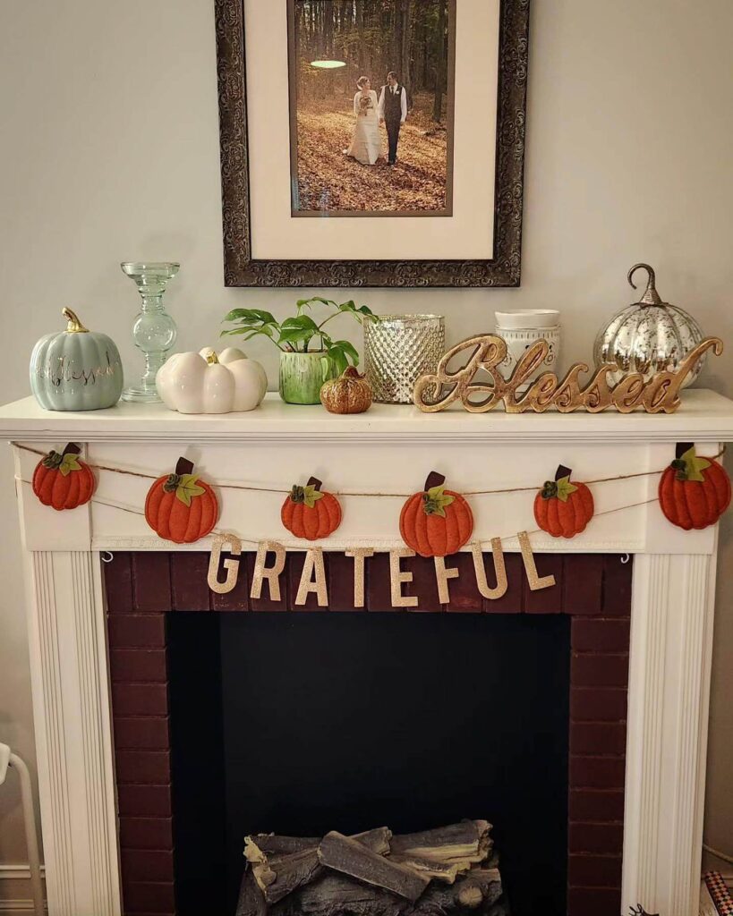 Thanksgiving Mantel Decor Ideas to Try Now 8