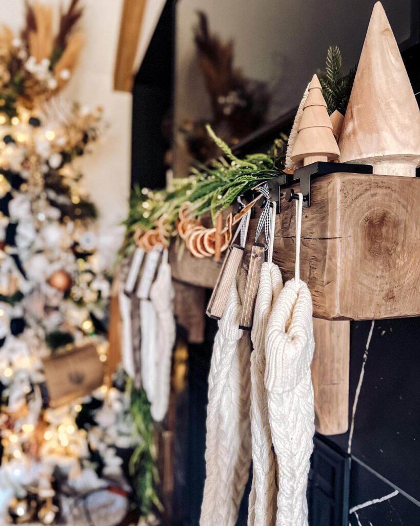 Christmas Mantel Decor Ideas to Try This Year 8