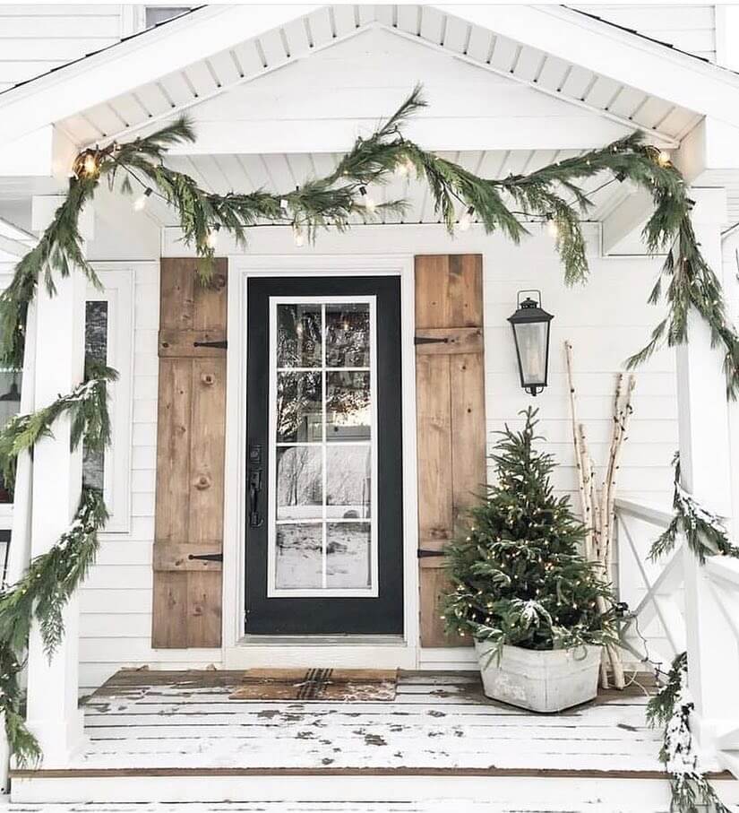 Front Porch Christmas Decor Ideas to Try Now 9