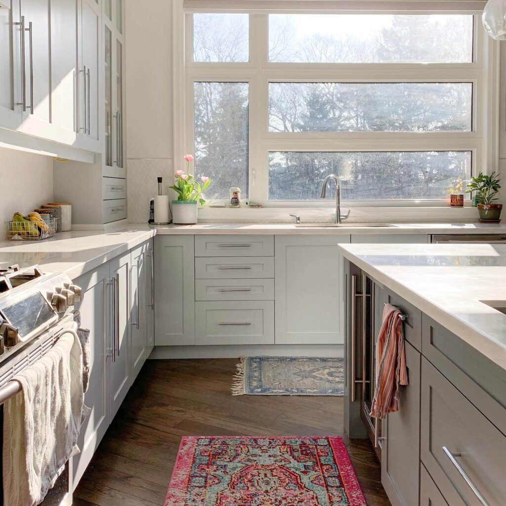 Two-Tone Kitchen Cabinet Ideas to Try Now 9