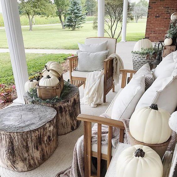 Thanksgiving Porch Decor Ideas to Welcome Fall 9