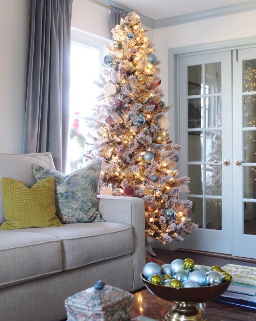 Small Space Christmas Decorating Ideas That Pop 9